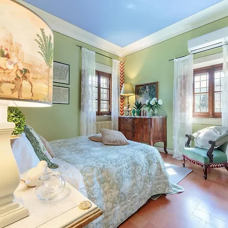 Villa Amazing In With Garden Vorno